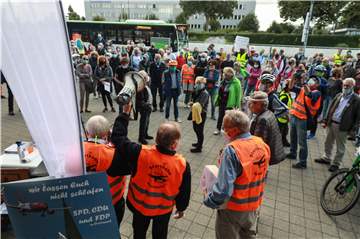 Bei der Demonstration der Fluglärm-Gegner am Sonntag (6.9.) wurde der gefälschte Brief vorgelesen, weil man dem Fake aufgesessen war. 