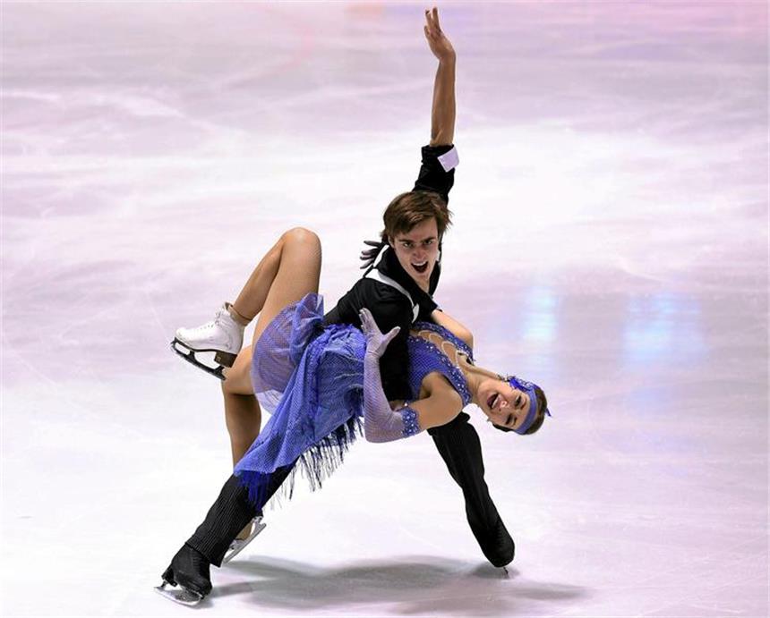 Tim Diecks Olympia-Vorbereitung im Spagat Bei der Deutschen Meisterschaft im Erika-Heß-Eisstadion in Berlin sicherten sich Katharina Müller und Tim Dieck die Vizemeisterschaft im Eistanz.