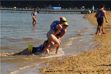 Bei der DLRG Trophy im Strandbad am Stausee war am Wochenende voller Körpereinsatz gefragt. 250 Rettungsschwimmer traten in unterschiedlichen Disziplinen gegeneinander an.