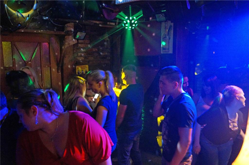 Betreiber der Nachtschicht bangt um Zukunft der Disko: „Lange können wir nicht mehr durchhalten“ Bei der Eröffnungsfeier der Nachtschicht kamen viele Partyfreunde in die neue Diskothek. Nun steht die Zukunft der Nachtschicht auf der Kippe.