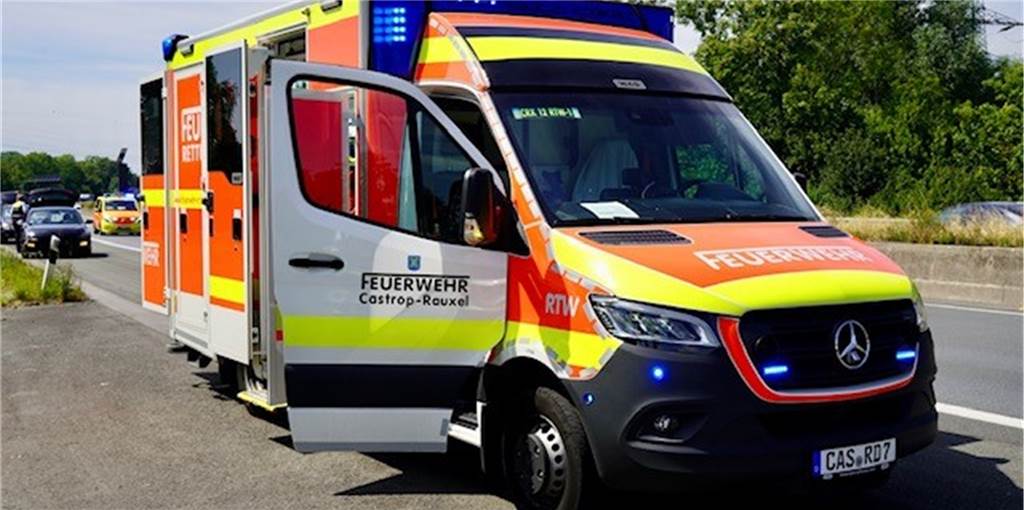 Die 112 wählen oder abwarten? Castrop-Rauxeler setzen ihr Leben aufs Spiel Bei der Feuerwehr in Castrop-Rauxel ist auch der Rettungsdienst beheimatet. Die gemeinsame Leitstelle in Recklinghausen ist für die Notrufnummer 112 zuständig. Dort wird der Sachverhalt strukturiert abgefragt und dann gehandelt.