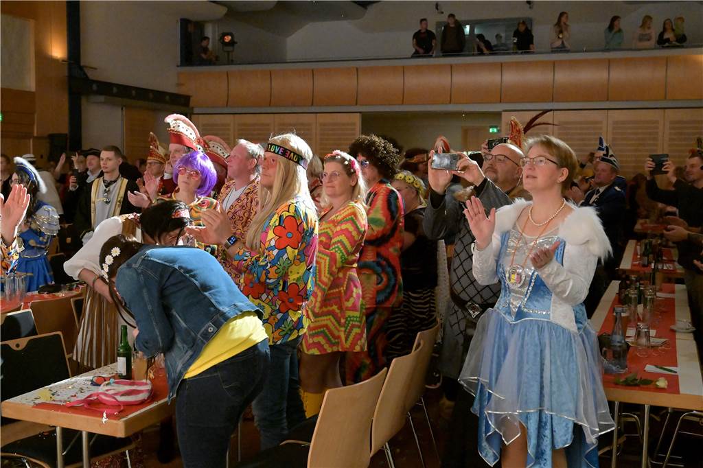 Bei der Galasitzung der Interessensgemeinschaft Werner Karneval (IWK) im Kolpingsaal wurde am Samstag (28.1.) ausgelassen gefeiert.