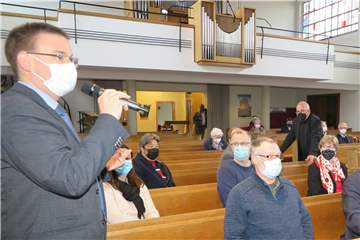 Bei der Gemeindeversammlung in der Friedenskirche stellte Presbyter Henning Horstkamp (l.) das Schutzkonzept gegen sexuelle Gewalt vor.