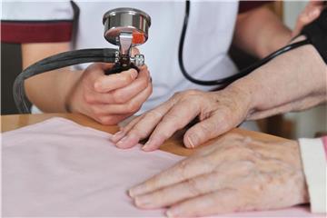Bei der Gesundheitsversorgung in Pflegeheimen gibt es laut einer AOK-Studie erhebliche Qualitätsunterschiede. Foto: Uli Deck/Symbolbild