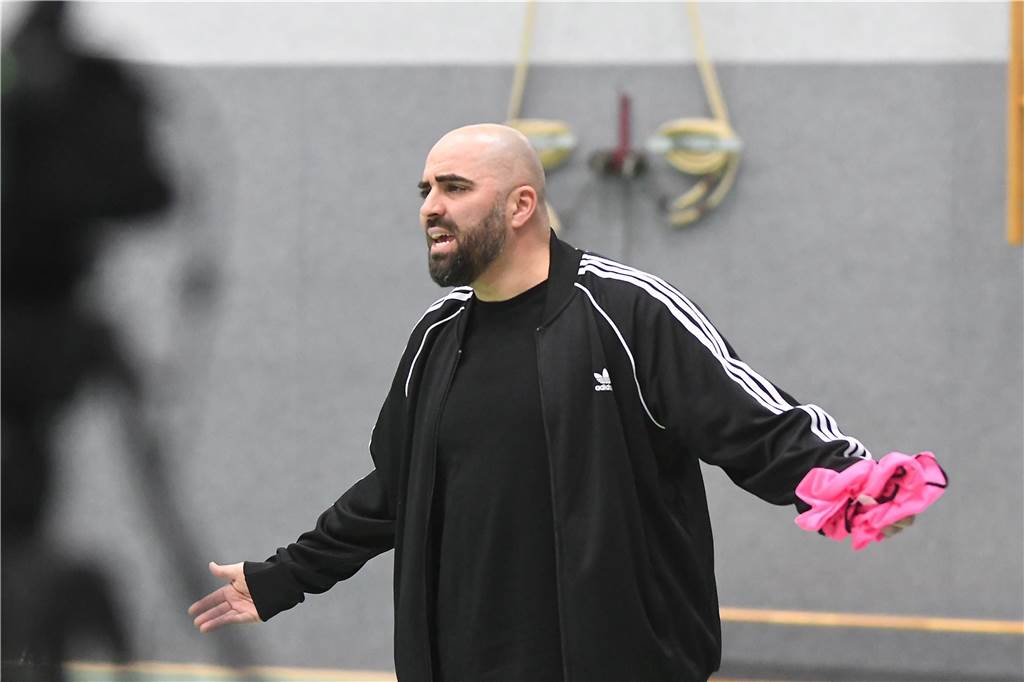 Bei der Hallenfußballstadtmeisterschaft 2024 in Castrop-Rauxel konnte sich der SV Wacker Obercastrop gegen den FC Castrop-Rauxel im Endspiel knapp mit 2:1 durchsetzen. Hier sind alle Bilder von der Vorrunde am Samstag (28. Dezember) bis zur Endrunde (29. Dezember) auf einen Blick.