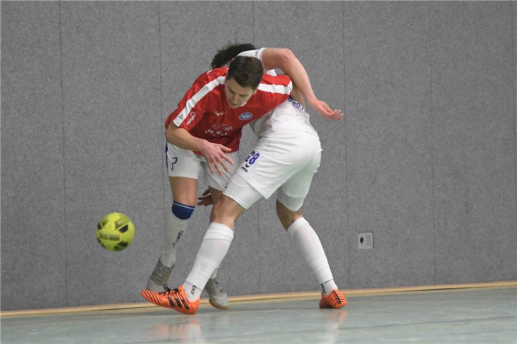 Bei der Hallenfußballstadtmeisterschaft 2024 in Castrop-Rauxel konnte sich der SV Wacker Obercastrop gegen den FC Castrop-Rauxel im Endspiel knapp mit 2:1 durchsetzen. Hier sind alle Bilder von der Vorrunde am Samstag (28. Dezember) bis zur Endrunde (29. Dezember) auf einen Blick.