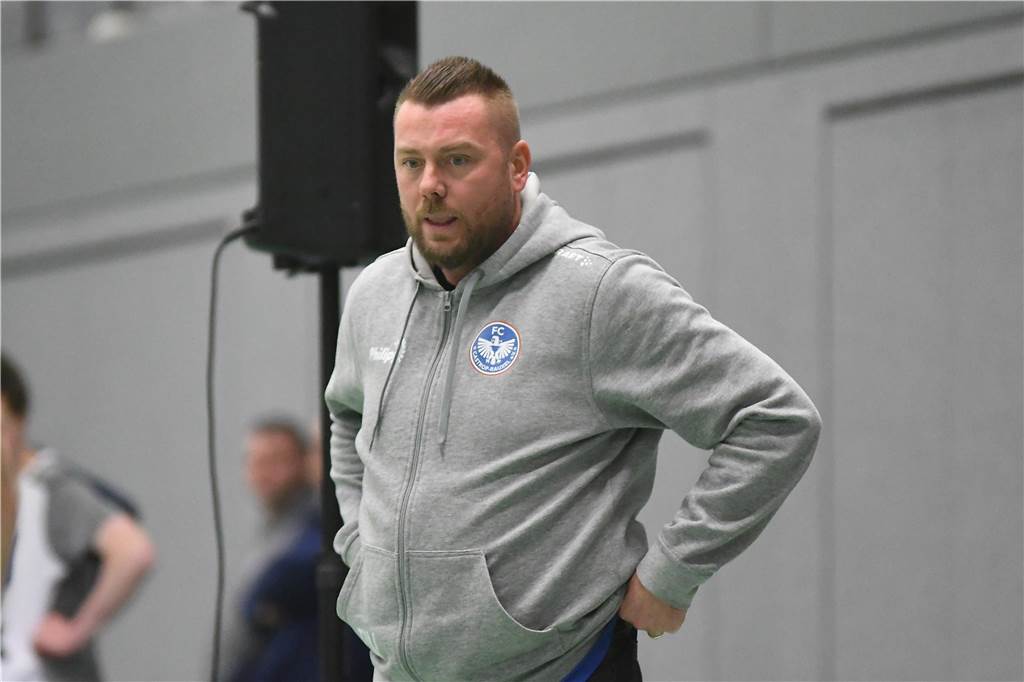 Bei der Hallenfußballstadtmeisterschaft 2024 in Castrop-Rauxel konnte sich der SV Wacker Obercastrop gegen den FC Castrop-Rauxel im Endspiel knapp mit 2:1 durchsetzen. Hier sind alle Bilder von der Vorrunde am Samstag (28. Dezember) bis zur Endrunde (29. Dezember) auf einen Blick.
