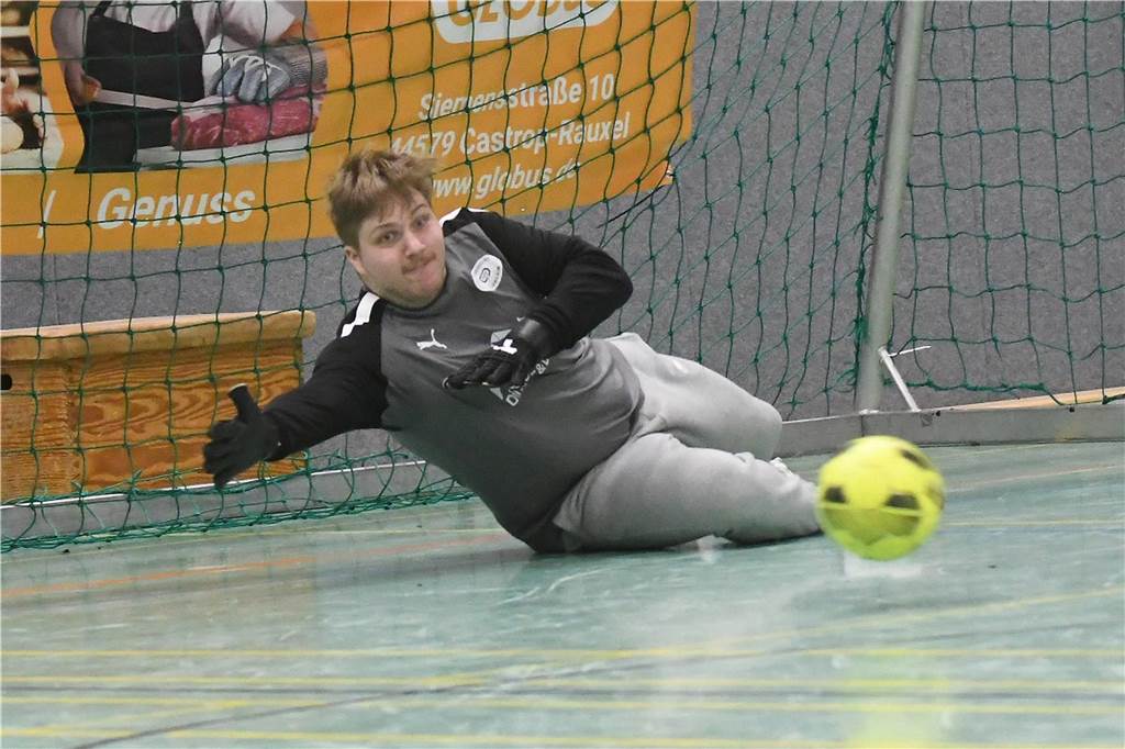 Bei der Hallenfußballstadtmeisterschaft 2024 in Castrop-Rauxel konnte sich der SV Wacker Obercastrop gegen den FC Castrop-Rauxel im Endspiel knapp mit 2:1 durchsetzen. Hier sind alle Bilder von der Vorrunde am Samstag (28. Dezember) bis zur Endrunde (29. Dezember) auf einen Blick.