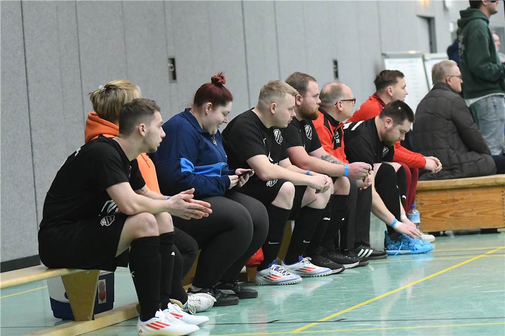 Bei der Hallenfußballstadtmeisterschaft 2024 in Castrop-Rauxel konnte sich der SV Wacker Obercastrop gegen den FC Castrop-Rauxel im Endspiel knapp mit 2:1 durchsetzen. Hier sind alle Bilder von der Vorrunde am Samstag (28. Dezember) bis zur Endrunde (29. Dezember) auf einen Blick.