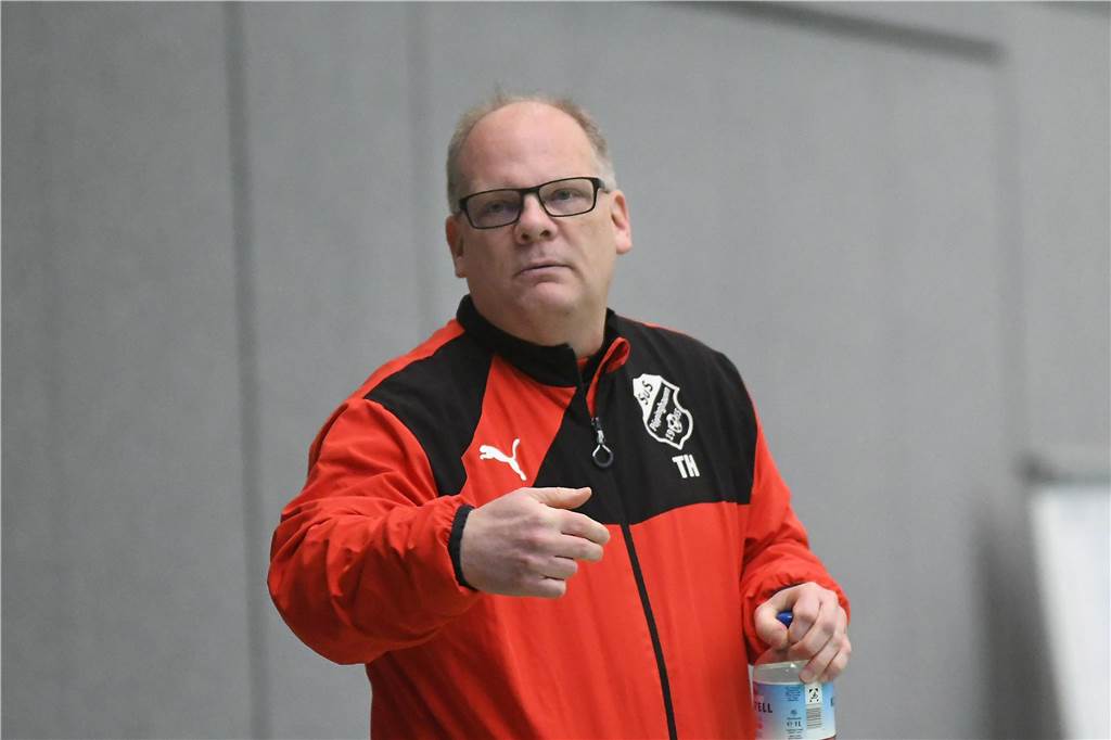 Bei der Hallenfußballstadtmeisterschaft 2024 in Castrop-Rauxel konnte sich der SV Wacker Obercastrop gegen den FC Castrop-Rauxel im Endspiel knapp mit 2:1 durchsetzen. Hier sind alle Bilder von der Vorrunde am Samstag (28. Dezember) bis zur Endrunde (29. Dezember) auf einen Blick.