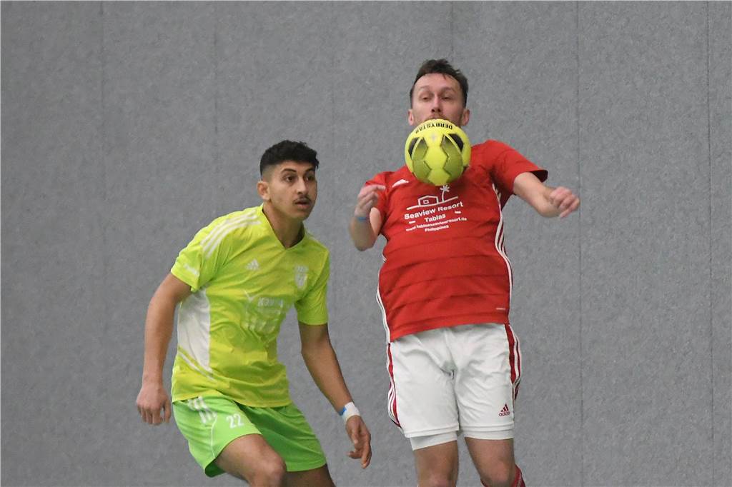 Bei der Hallenfußballstadtmeisterschaft 2024 in Castrop-Rauxel konnte sich der SV Wacker Obercastrop gegen den FC Castrop-Rauxel im Endspiel knapp mit 2:1 durchsetzen. Hier sind alle Bilder von der Vorrunde am Samstag (28. Dezember) bis zur Endrunde (29. Dezember) auf einen Blick.