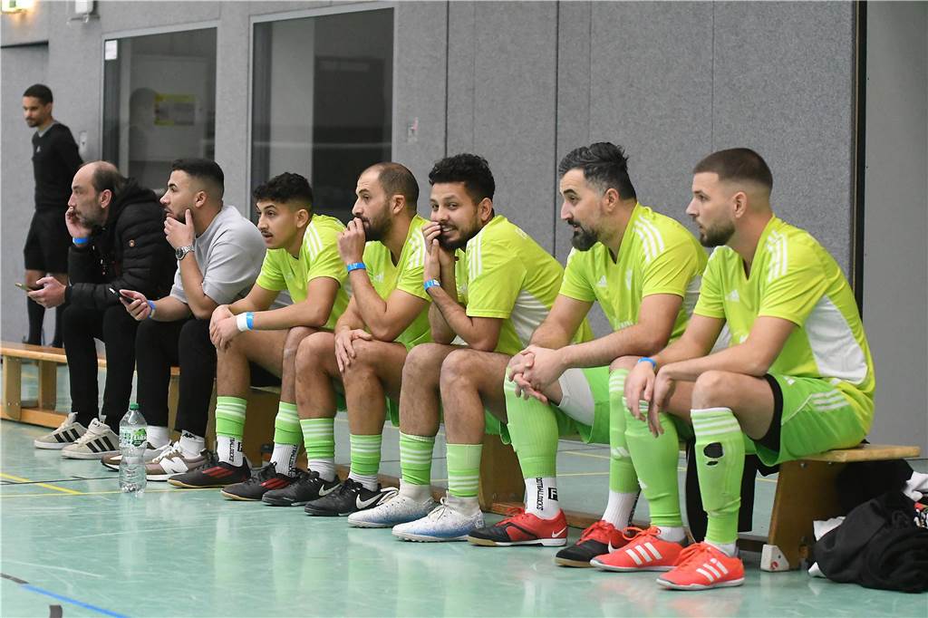 Bei der Hallenfußballstadtmeisterschaft 2024 in Castrop-Rauxel konnte sich der SV Wacker Obercastrop gegen den FC Castrop-Rauxel im Endspiel knapp mit 2:1 durchsetzen. Hier sind alle Bilder von der Vorrunde am Samstag (28. Dezember) bis zur Endrunde (29. Dezember) auf einen Blick.