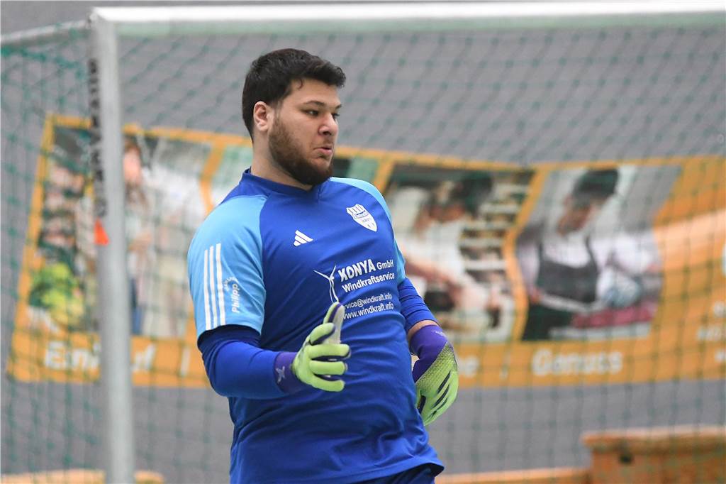Bei der Hallenfußballstadtmeisterschaft 2024 in Castrop-Rauxel konnte sich der SV Wacker Obercastrop gegen den FC Castrop-Rauxel im Endspiel knapp mit 2:1 durchsetzen. Hier sind alle Bilder von der Vorrunde am Samstag (28. Dezember) bis zur Endrunde (29. Dezember) auf einen Blick.