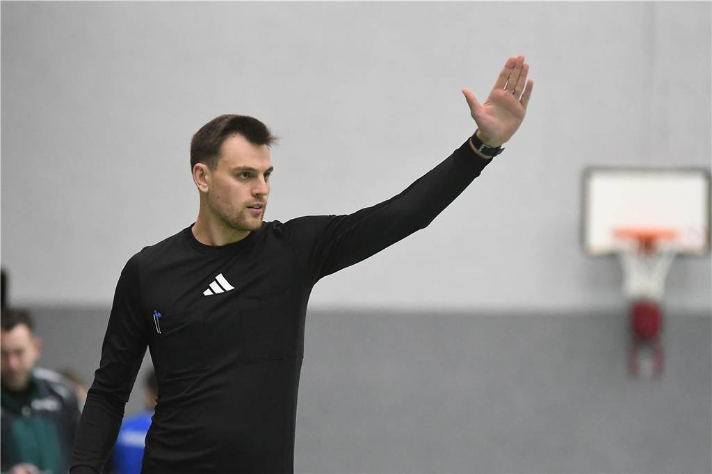 Bei der Hallenfußballstadtmeisterschaft 2024 in Castrop-Rauxel konnte sich der SV Wacker Obercastrop gegen den FC Castrop-Rauxel im Endspiel knapp mit 2:1 durchsetzen. Hier sind alle Bilder von der Vorrunde am Samstag (28. Dezember) bis zur Endrunde (29. Dezember) auf einen Blick.