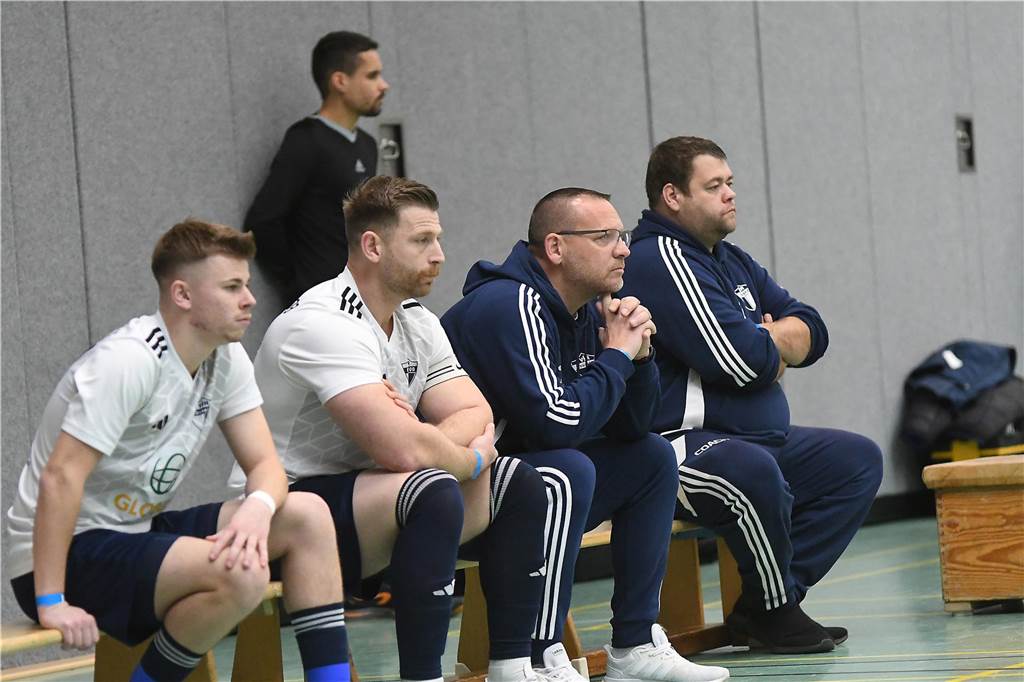 Bei der Hallenfußballstadtmeisterschaft 2024 in Castrop-Rauxel konnte sich der SV Wacker Obercastrop gegen den FC Castrop-Rauxel im Endspiel knapp mit 2:1 durchsetzen. Hier sind alle Bilder von der Vorrunde am Samstag (28. Dezember) bis zur Endrunde (29. Dezember) auf einen Blick.