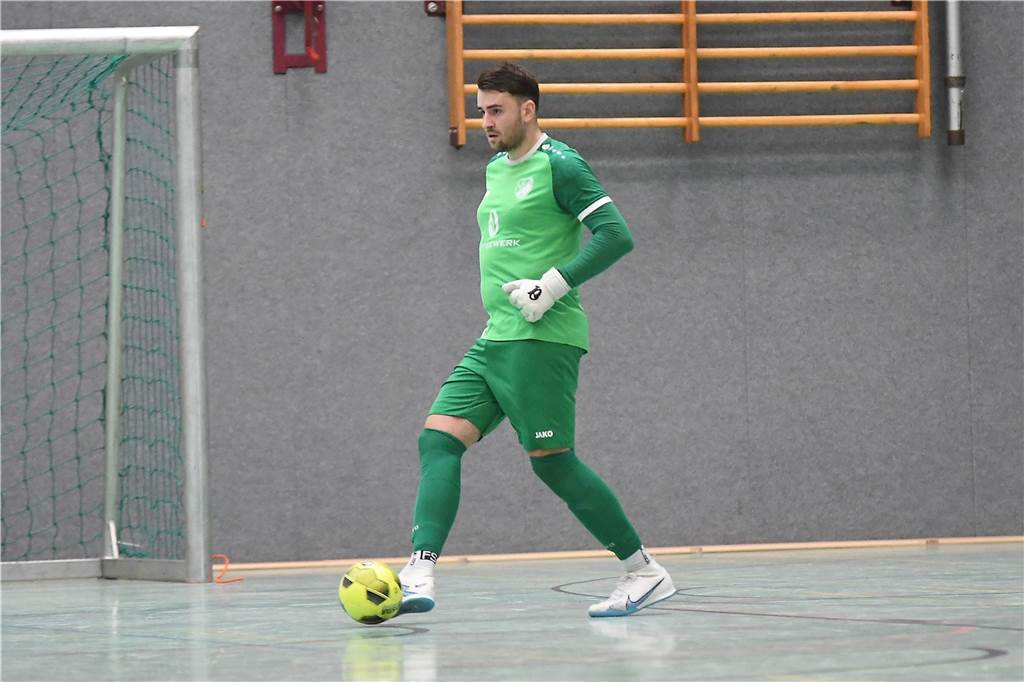 Bei der Hallenfußballstadtmeisterschaft 2024 in Castrop-Rauxel konnte sich der SV Wacker Obercastrop gegen den FC Castrop-Rauxel im Endspiel knapp mit 2:1 durchsetzen. Hier sind alle Bilder von der Vorrunde am Samstag (28. Dezember) bis zur Endrunde (29. Dezember) auf einen Blick.