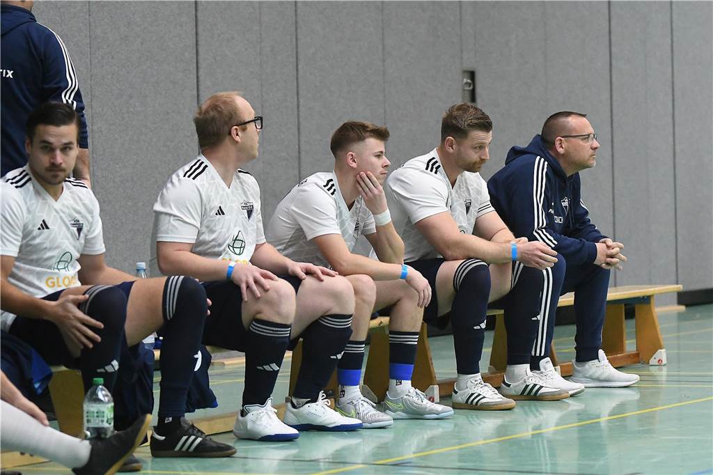 Bei der Hallenfußballstadtmeisterschaft 2024 in Castrop-Rauxel konnte sich der SV Wacker Obercastrop gegen den FC Castrop-Rauxel im Endspiel knapp mit 2:1 durchsetzen. Hier sind alle Bilder von der Vorrunde am Samstag (28. Dezember) bis zur Endrunde (29. Dezember) auf einen Blick.