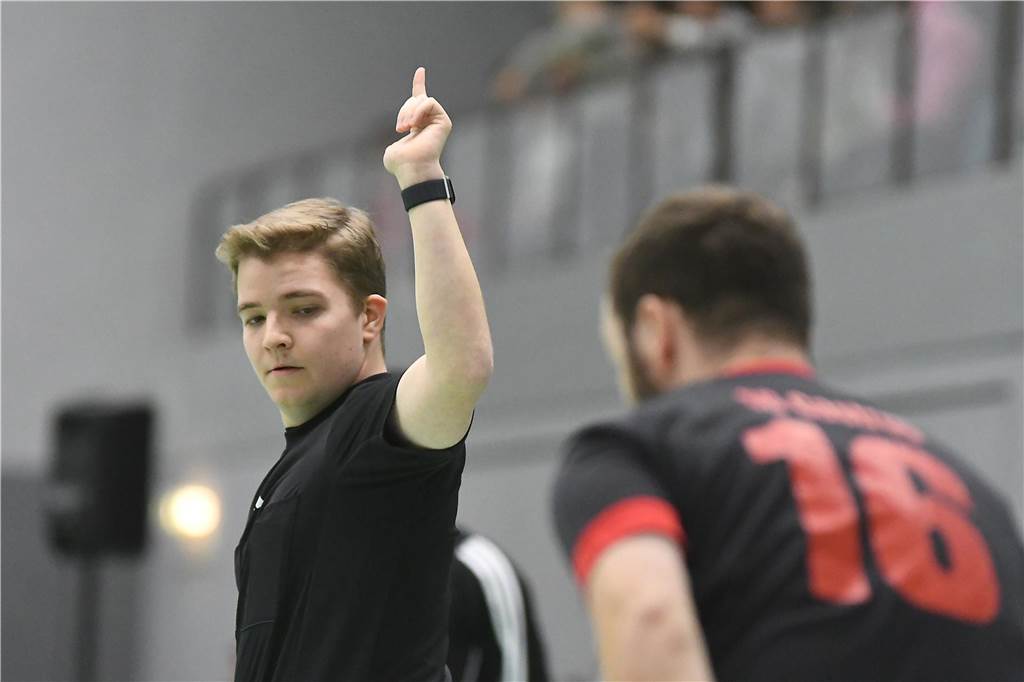 Bei der Hallenfußballstadtmeisterschaft 2024 in Castrop-Rauxel konnte sich der SV Wacker Obercastrop gegen den FC Castrop-Rauxel im Endspiel knapp mit 2:1 durchsetzen. Hier sind alle Bilder von der Vorrunde am Samstag (28. Dezember) bis zur Endrunde (29. Dezember) auf einen Blick.