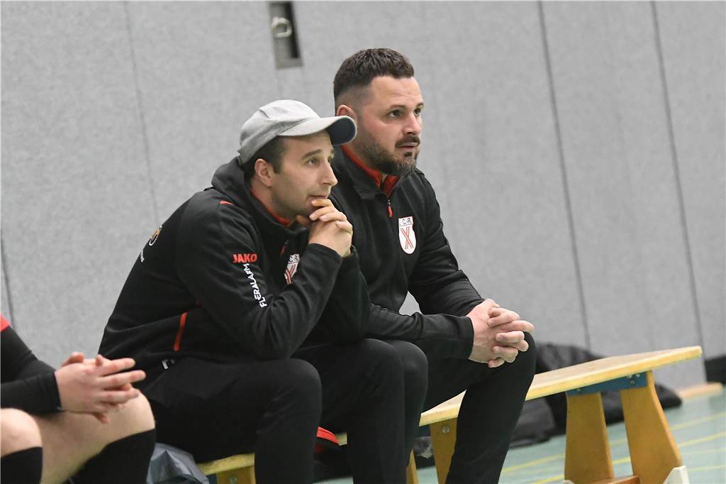 Bei der Hallenfußballstadtmeisterschaft 2024 in Castrop-Rauxel konnte sich der SV Wacker Obercastrop gegen den FC Castrop-Rauxel im Endspiel knapp mit 2:1 durchsetzen. Hier sind alle Bilder von der Vorrunde am Samstag (28. Dezember) bis zur Endrunde (29. Dezember) auf einen Blick.