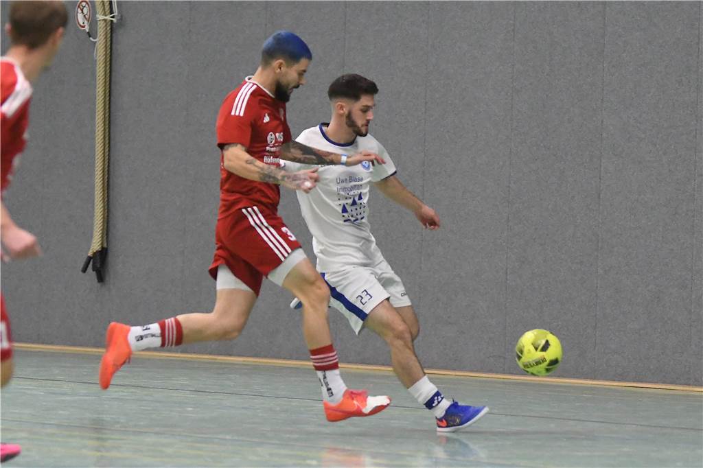 Bei der Hallenfußballstadtmeisterschaft 2024 in Castrop-Rauxel konnte sich der SV Wacker Obercastrop gegen den FC Castrop-Rauxel im Endspiel knapp mit 2:1 durchsetzen. Hier sind alle Bilder von der Vorrunde am Samstag (28. Dezember) bis zur Endrunde (29. Dezember) auf einen Blick.