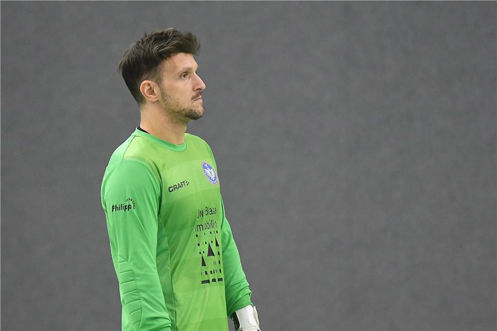 Bei der Hallenfußballstadtmeisterschaft 2024 in Castrop-Rauxel konnte sich der SV Wacker Obercastrop gegen den FC Castrop-Rauxel im Endspiel knapp mit 2:1 durchsetzen. Hier sind alle Bilder von der Vorrunde am Samstag (28. Dezember) bis zur Endrunde (29. Dezember) auf einen Blick.