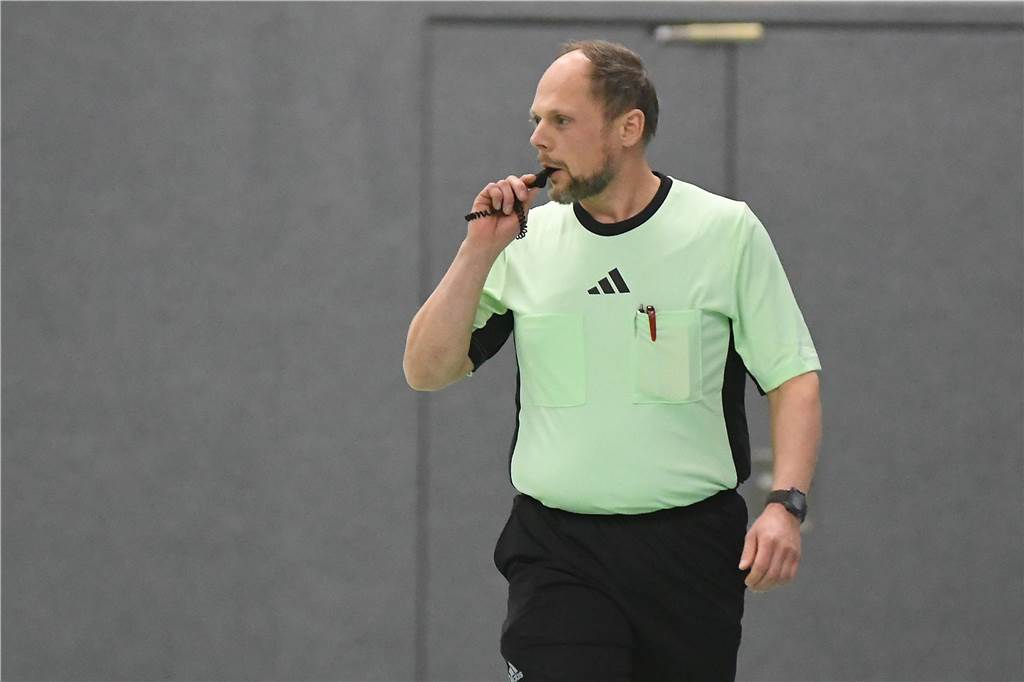 Bei der Hallenfußballstadtmeisterschaft 2024 in Castrop-Rauxel konnte sich der SV Wacker Obercastrop gegen den FC Castrop-Rauxel im Endspiel knapp mit 2:1 durchsetzen. Hier sind alle Bilder von der Vorrunde am Samstag (28. Dezember) bis zur Endrunde (29. Dezember) auf einen Blick.