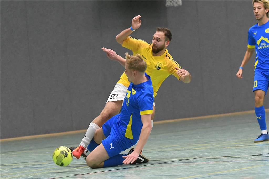 Bei der Hallenfußballstadtmeisterschaft 2024 in Castrop-Rauxel konnte sich der SV Wacker Obercastrop gegen den FC Castrop-Rauxel im Endspiel knapp mit 2:1 durchsetzen. Hier sind alle Bilder von der Vorrunde am Samstag (28. Dezember) bis zur Endrunde (29. Dezember) auf einen Blick.