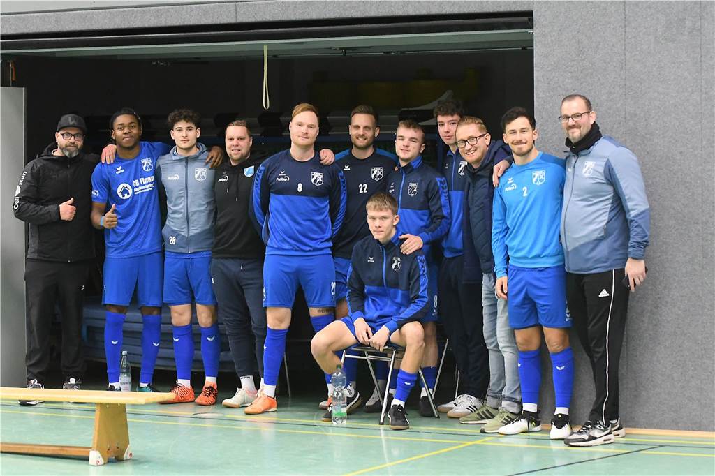 Bei der Hallenfußballstadtmeisterschaft 2024 in Castrop-Rauxel konnte sich der SV Wacker Obercastrop gegen den FC Castrop-Rauxel im Endspiel knapp mit 2:1 durchsetzen. Hier sind alle Bilder von der Vorrunde am Samstag (28. Dezember) bis zur Endrunde (29. Dezember) auf einen Blick.