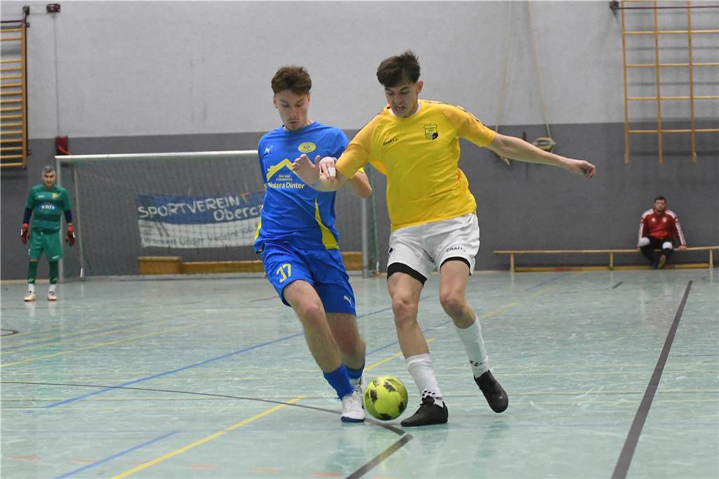 Bei der Hallenfußballstadtmeisterschaft 2024 in Castrop-Rauxel konnte sich der SV Wacker Obercastrop gegen den FC Castrop-Rauxel im Endspiel knapp mit 2:1 durchsetzen. Hier sind alle Bilder von der Vorrunde am Samstag (28. Dezember) bis zur Endrunde (29. Dezember) auf einen Blick.