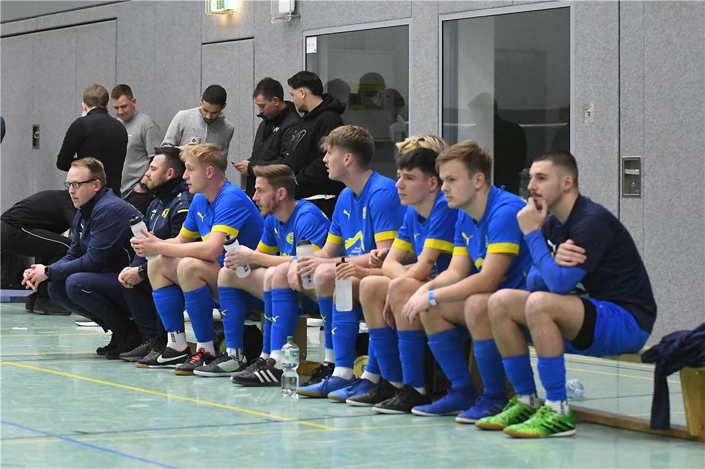 Bei der Hallenfußballstadtmeisterschaft 2024 in Castrop-Rauxel konnte sich der SV Wacker Obercastrop gegen den FC Castrop-Rauxel im Endspiel knapp mit 2:1 durchsetzen. Hier sind alle Bilder von der Vorrunde am Samstag (28. Dezember) bis zur Endrunde (29. Dezember) auf einen Blick.