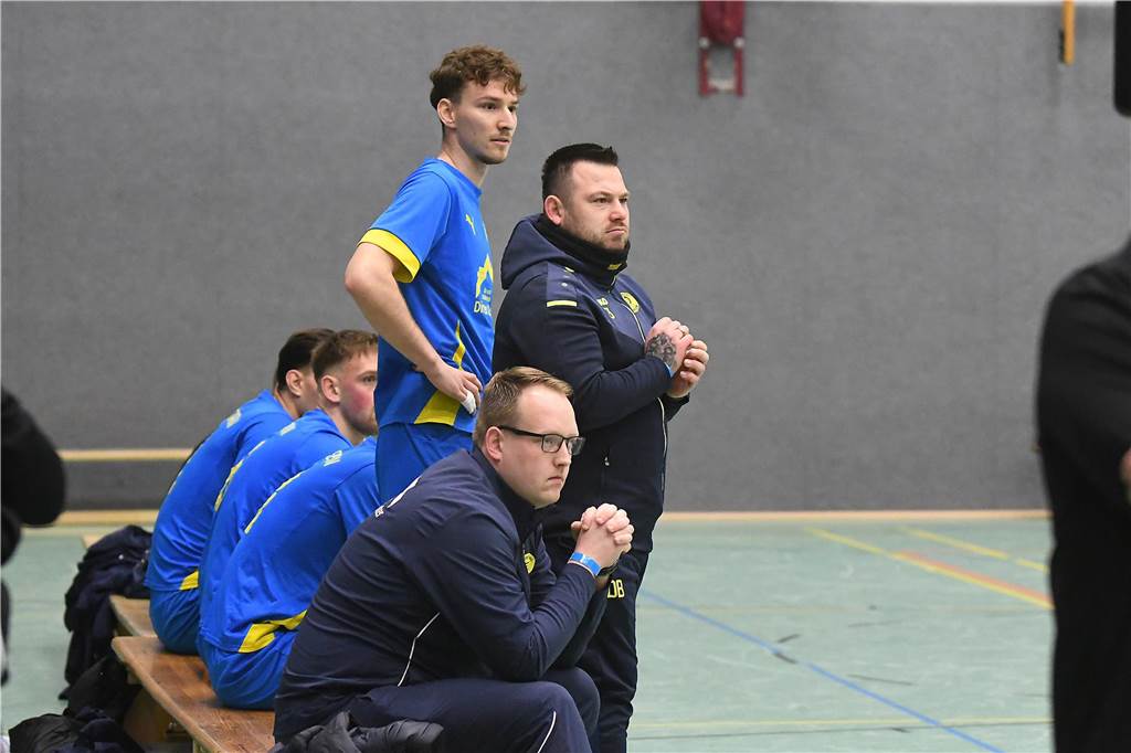 Bei der Hallenfußballstadtmeisterschaft 2024 in Castrop-Rauxel konnte sich der SV Wacker Obercastrop gegen den FC Castrop-Rauxel im Endspiel knapp mit 2:1 durchsetzen. Hier sind alle Bilder von der Vorrunde am Samstag (28. Dezember) bis zur Endrunde (29. Dezember) auf einen Blick.