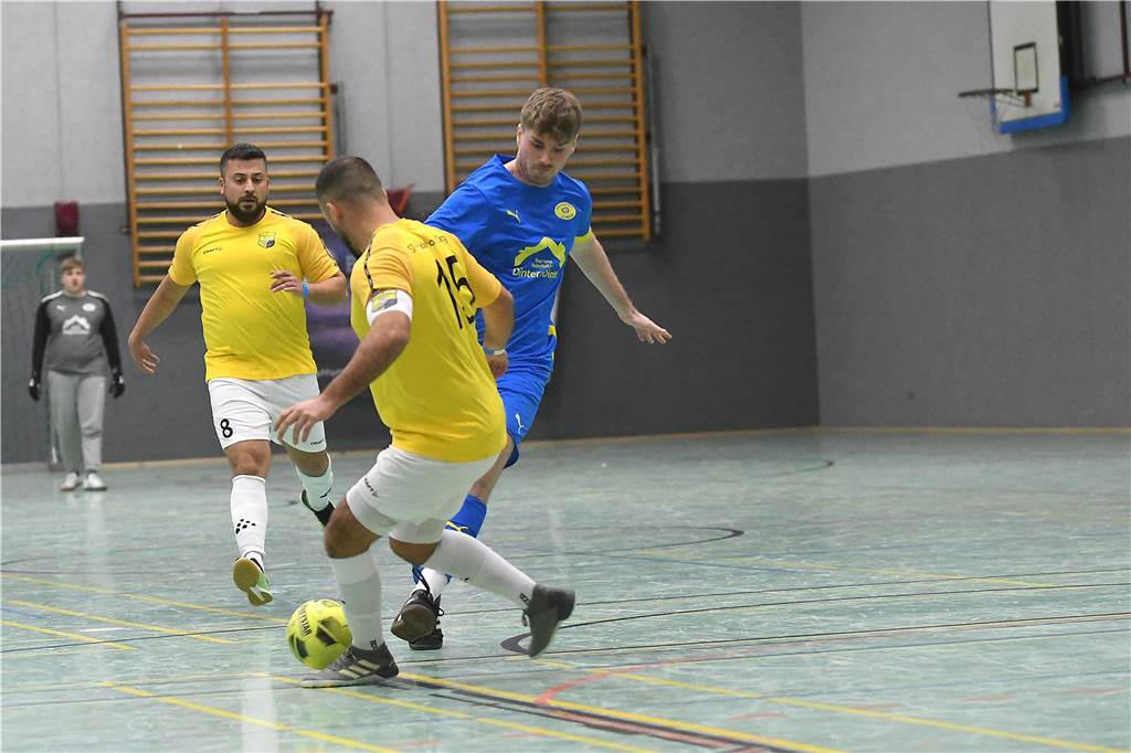 Bei der Hallenfußballstadtmeisterschaft 2024 in Castrop-Rauxel konnte sich der SV Wacker Obercastrop gegen den FC Castrop-Rauxel im Endspiel knapp mit 2:1 durchsetzen. Hier sind alle Bilder von der Vorrunde am Samstag (28. Dezember) bis zur Endrunde (29. Dezember) auf einen Blick.