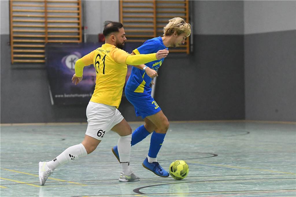 Bei der Hallenfußballstadtmeisterschaft 2024 in Castrop-Rauxel konnte sich der SV Wacker Obercastrop gegen den FC Castrop-Rauxel im Endspiel knapp mit 2:1 durchsetzen. Hier sind alle Bilder von der Vorrunde am Samstag (28. Dezember) bis zur Endrunde (29. Dezember) auf einen Blick.