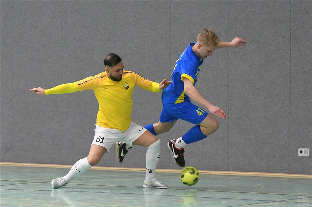 Bei der Hallenfußballstadtmeisterschaft 2024 in Castrop-Rauxel konnte sich der SV Wacker Obercastrop gegen den FC Castrop-Rauxel im Endspiel knapp mit 2:1 durchsetzen. Hier sind alle Bilder von der Vorrunde am Samstag (28. Dezember) bis zur Endrunde (29. Dezember) auf einen Blick.