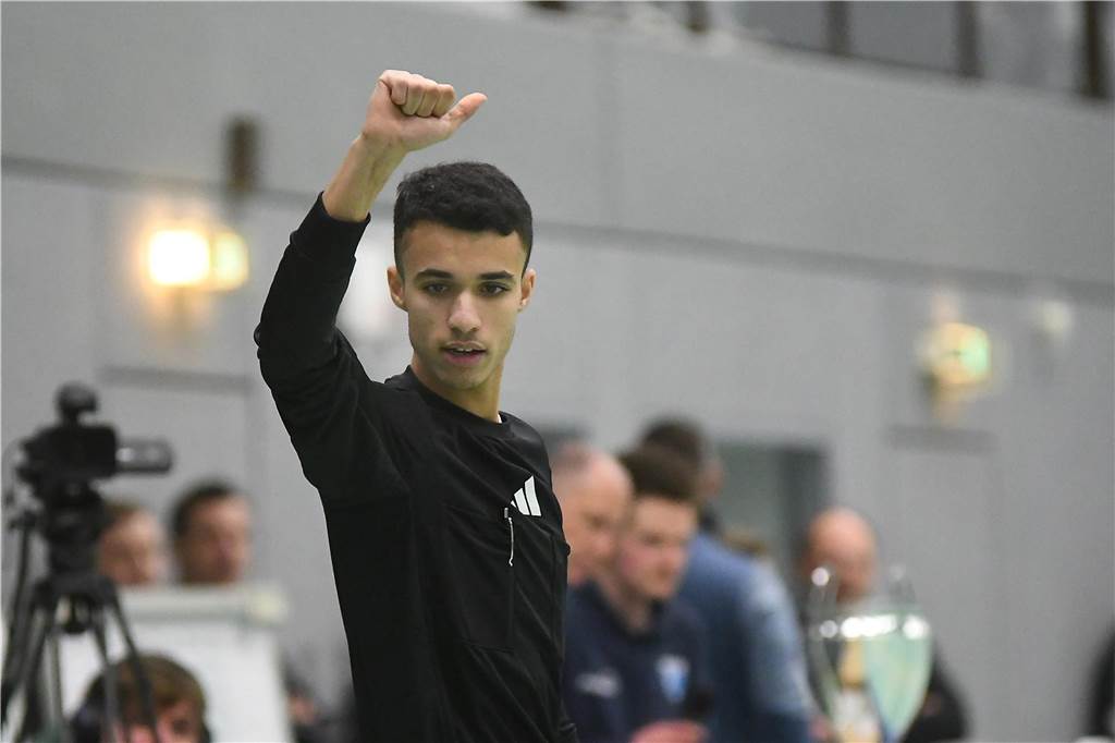 Bei der Hallenfußballstadtmeisterschaft 2024 in Castrop-Rauxel konnte sich der SV Wacker Obercastrop gegen den FC Castrop-Rauxel im Endspiel knapp mit 2:1 durchsetzen. Hier sind alle Bilder von der Vorrunde am Samstag (28. Dezember) bis zur Endrunde (29. Dezember) auf einen Blick.