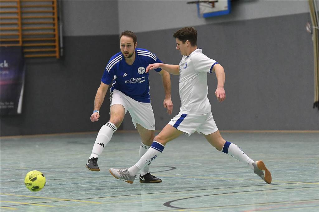 Bei der Hallenfußballstadtmeisterschaft 2024 in Castrop-Rauxel konnte sich der SV Wacker Obercastrop gegen den FC Castrop-Rauxel im Endspiel knapp mit 2:1 durchsetzen. Hier sind alle Bilder von der Vorrunde am Samstag (28. Dezember) bis zur Endrunde (29. Dezember) auf einen Blick.