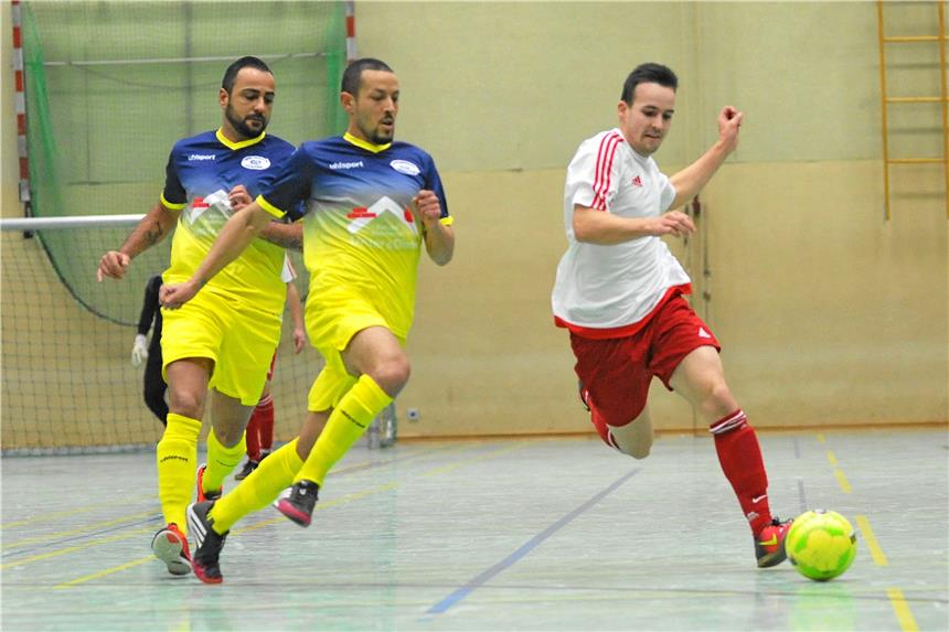 Bei der Hallenstadtmeisterschaft setzte sich in der Gruppe C der FC Castrop gegen die in gelb und blau spielende Spvg Schwerin durch.