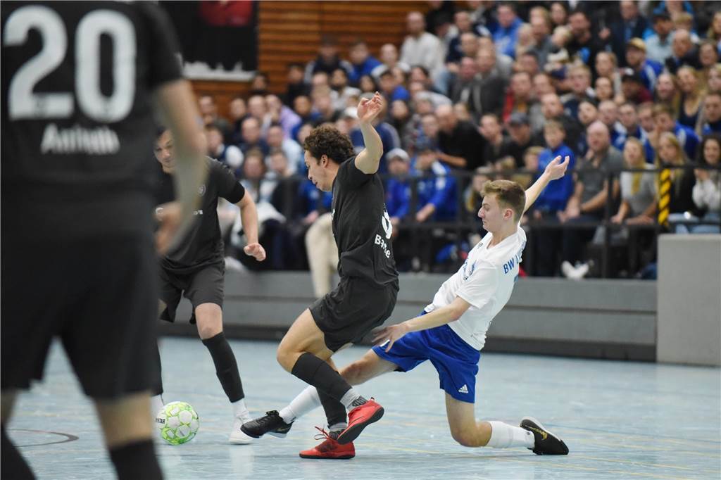 Bei der Halterner Hallenfußball-Stadtmeisterschaft 2023 war wieder viel los. Wir haben natürlich wieder mal zahlreiche Bilder vom Budenzauber mitgebracht.