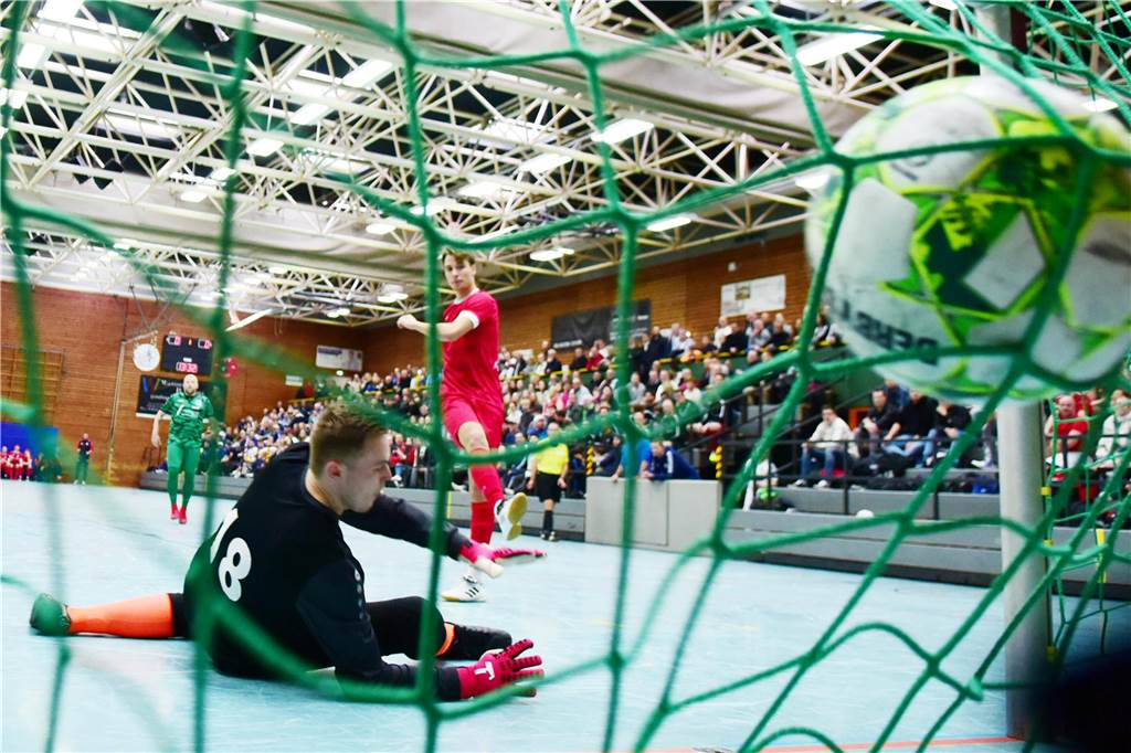 Bei der Halterner Hallenfußball-Stadtmeisterschaft 2023 war wieder viel los. Wir haben natürlich wieder mal zahlreiche Bilder vom Budenzauber mitgebracht.