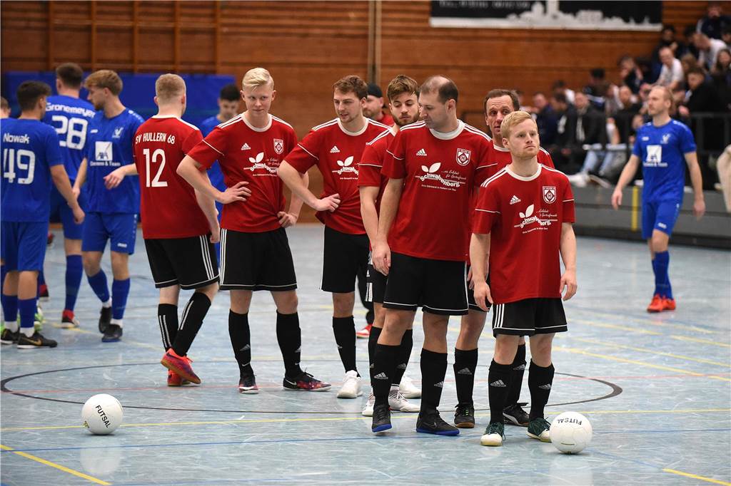Bei der Halterner Hallenfußball-Stadtmeisterschaft 2023 war wieder viel los. Wir haben natürlich wieder mal zahlreiche Bilder vom Budenzauber mitgebracht.