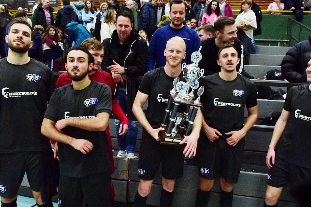 Bei der Halterner Hallenfußball-Stadtmeisterschaft 2023 war wieder viel los. Wir haben natürlich wieder mal zahlreiche Bilder vom Budenzauber mitgebracht.