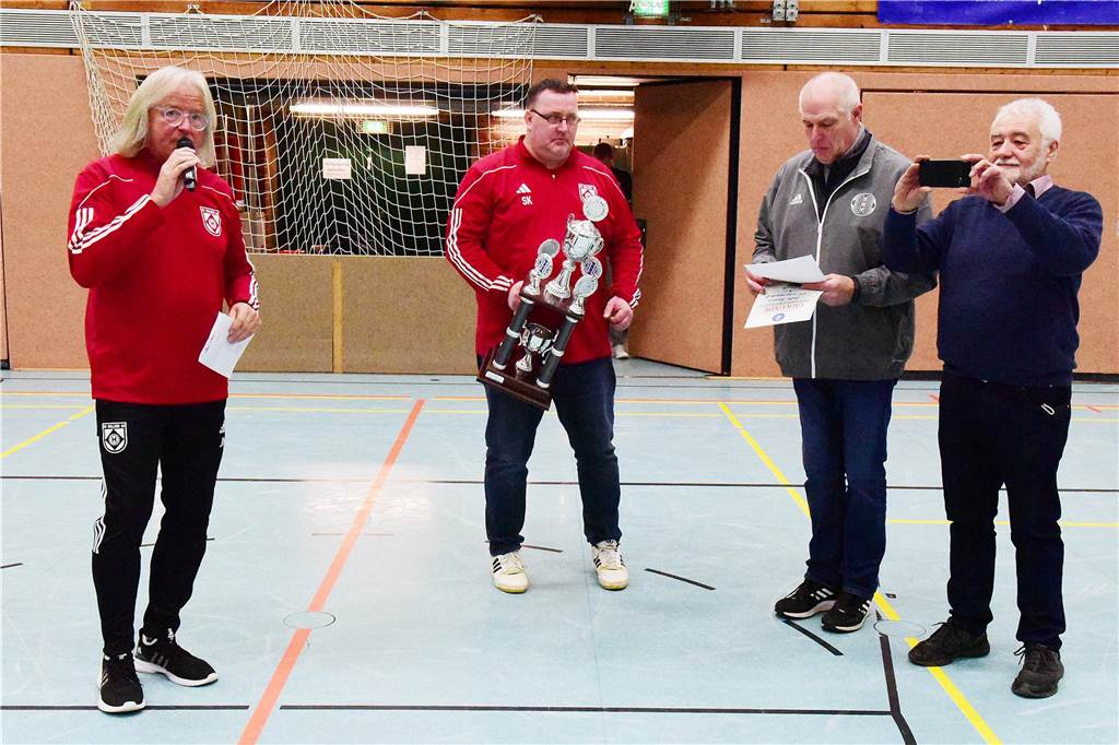 Bei der Halterner Hallenfußball-Stadtmeisterschaft 2023 war wieder viel los. Wir haben natürlich wieder mal zahlreiche Bilder vom Budenzauber mitgebracht.