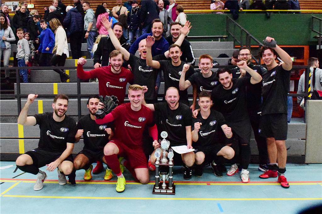 Bei der Halterner Hallenfußball-Stadtmeisterschaft 2023 war wieder viel los. Wir haben natürlich wieder mal zahlreiche Bilder vom Budenzauber mitgebracht.