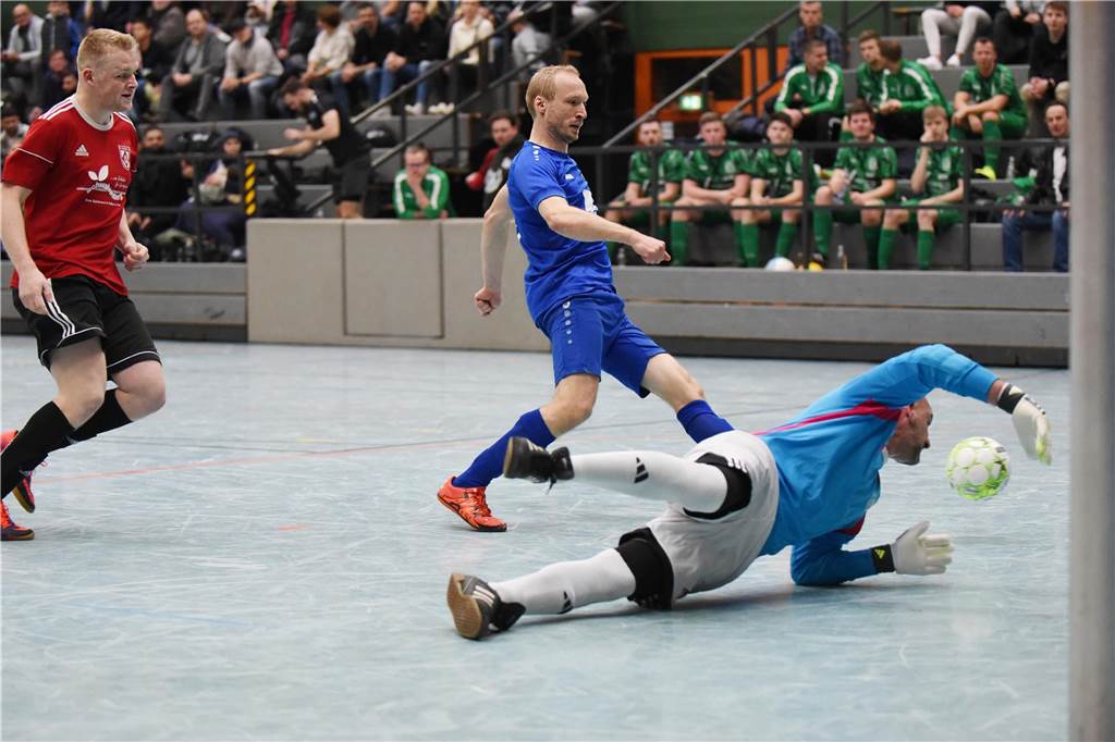 Bei der Halterner Hallenfußball-Stadtmeisterschaft 2023 war wieder viel los. Wir haben natürlich wieder mal zahlreiche Bilder vom Budenzauber mitgebracht.