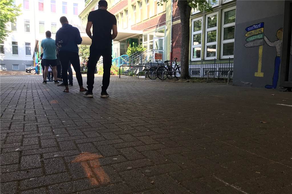 300 Corona-Impfungen an einer Schule in Dortmund Bei der Impfaktion in der Hauptschule am Hafen war noch bis zum Nachmittag noch Impfstoff übrig.