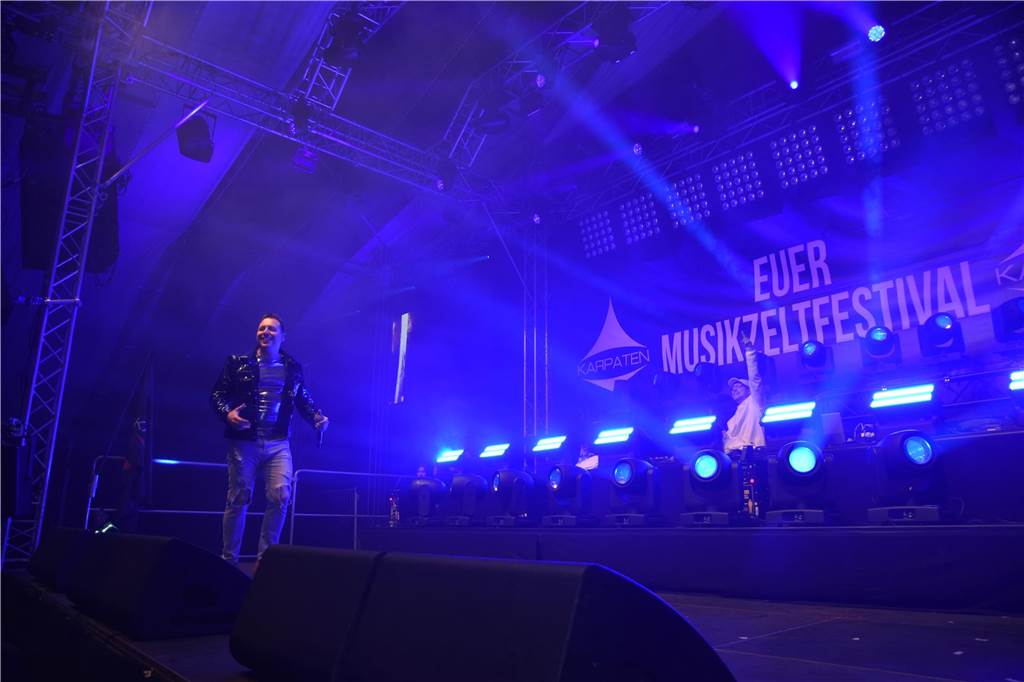 Bei der Karpaten Festival Nacht (26.04) zwischen Alstätte und Ottenstein blieb keine Tanzfläche leer. Der Hauptact des Abends, DJ Duo HBZ, brachte die Menge in der Live-Area zum Beben.
