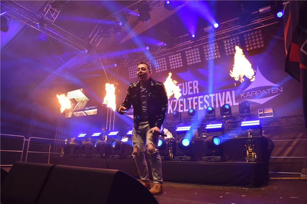 Bei der Karpaten Festival Nacht (26.04) zwischen Alstätte und Ottenstein blieb keine Tanzfläche leer. Der Hauptact des Abends, DJ Duo HBZ, brachte die Menge in der Live-Area zum Beben.