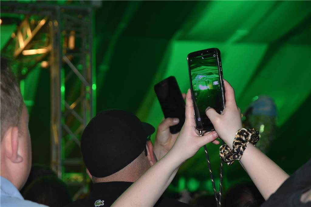 Bei der Karpaten Festival Nacht (26.04) zwischen Alstätte und Ottenstein blieb keine Tanzfläche leer. Der Hauptact des Abends, DJ Duo HBZ, brachte die Menge in der Live-Area zum Beben.