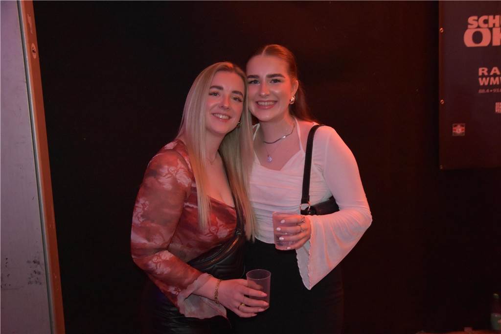 Bei der Karpaten Festival Nacht (26.04) zwischen Alstätte und Ottenstein blieb keine Tanzfläche leer. Der Hauptact des Abends, DJ Duo HBZ, brachte die Menge in der Live-Area zum Beben.