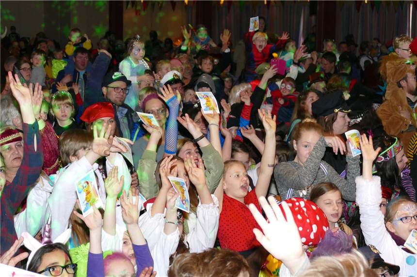 Karneval in Stadtlohn – große Party für die Kleinen und die Jugendlichen Bei der Kinderkarnevalsparty gibt’s ein tolles Programm für die Kleinen. Drei Stunden voller Spiel, Spaß und Schunkeln.